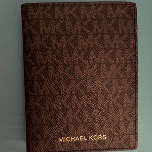Michael Kors Passport Wallet New without tags.
